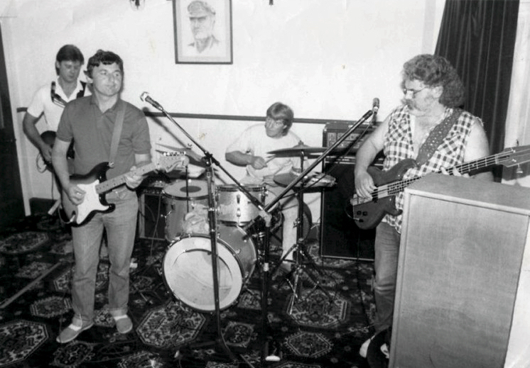 hippo band 1985